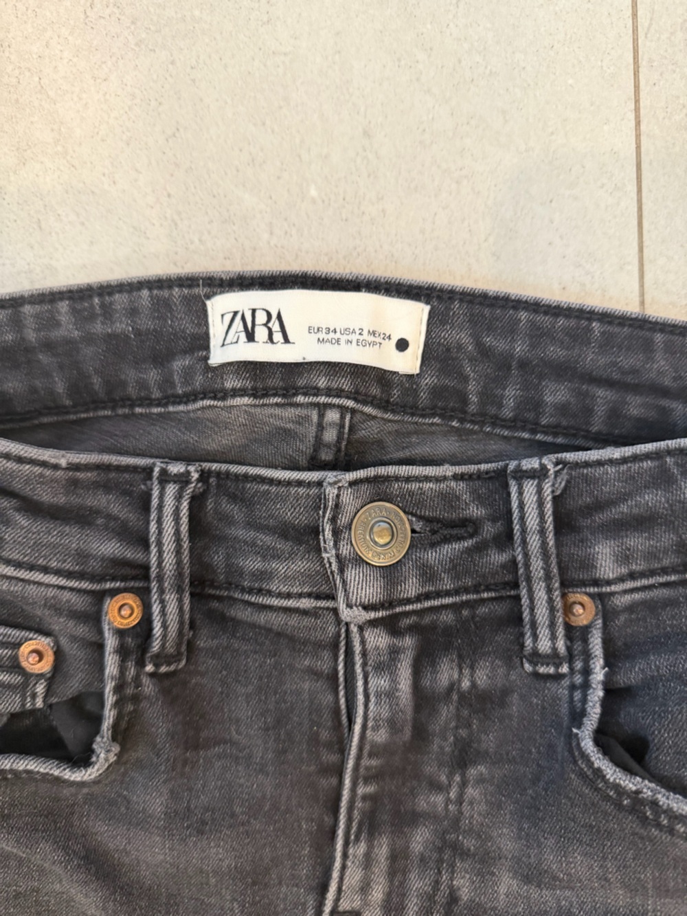 ZARA Black Distressed Skinny Jeans Raw Hem Frayed Ankle Size USA 2 - Picture 4 of 5